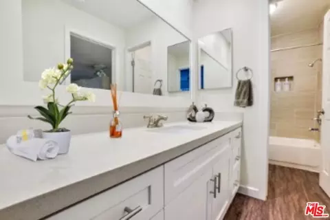 Bath - 14849 Vanowen St, Van Nuys, CA 91405 photo 1 of 2