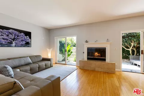 6435 Zumirez Dr #14, Malibu, CA 90265