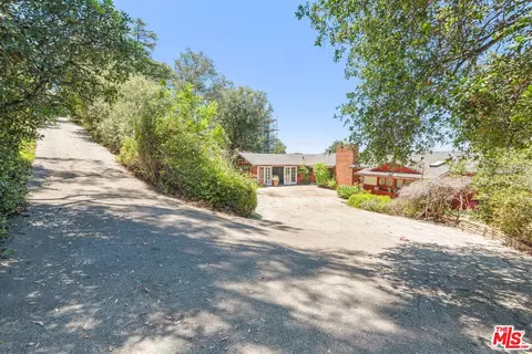 15739 Mulholland Pl, Los Angeles, CA 90049