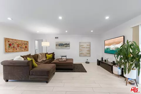 2002 4th St #102, Santa Monica, CA 90405