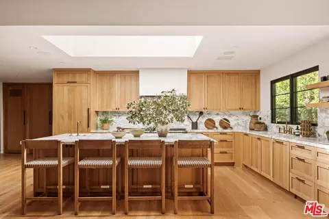735 N Orlando Ave, Los Angeles, CA 90069