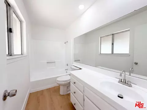 Bath - 40733 176th St #E, Lancaster, CA 93535 photo 2 of 2