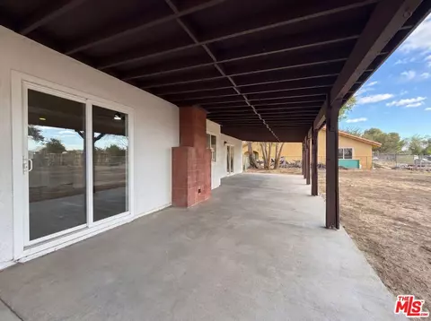 Exterior - 40733 176th St #E, Lancaster, CA 93535 photo 3 of 4