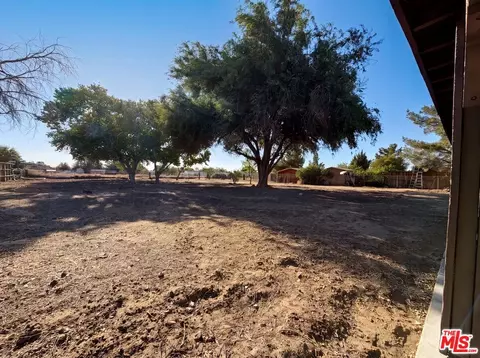 Exterior - 40733 176th St #E, Lancaster, CA 93535 photo 2 of 4