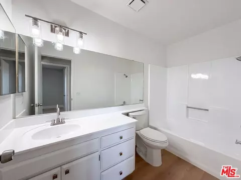 Bath - 40733 176th St #E, Lancaster, CA 93535 photo 1 of 2