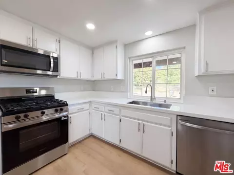 Kitchen - 40733 176th St #E, Lancaster, CA 93535 photo 3 of 3
