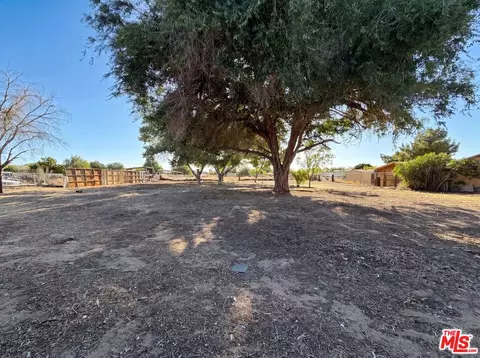 Exterior - 40733 176th St #E, Lancaster, CA 93535 photo 4 of 4