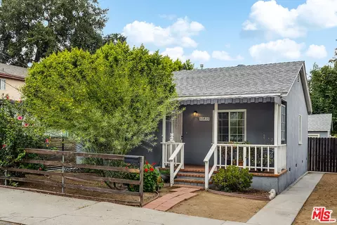 10415 Scoville Ave, Sunland, CA 91040