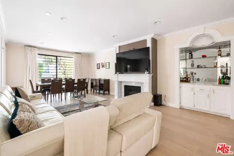 14923 Moorpark St #101, Sherman Oaks, CA 91403