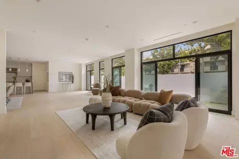 425 N Palm Dr #101, Beverly Hills, CA 90210