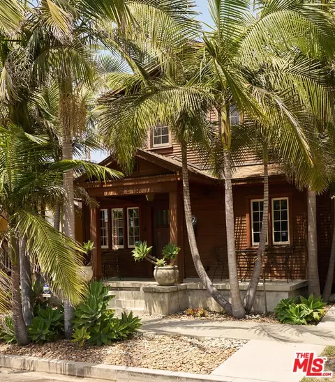 1215 Cabrillo Ave, Venice, CA 90291