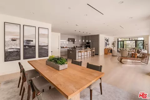 425 N Palm Dr #202, Beverly Hills, CA 90210