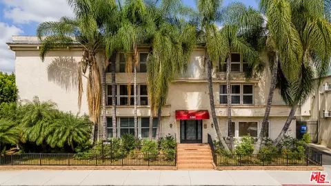 5301 Yarmouth Ave #10, Encino, CA 91316