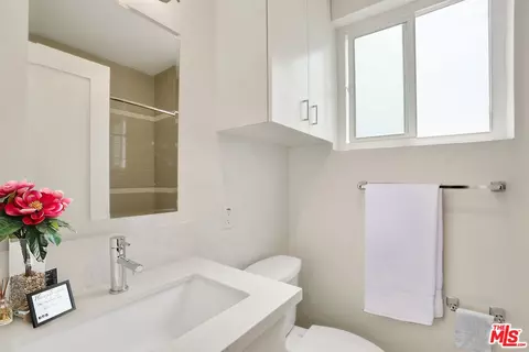 Bath - 700 S 6th St, Burbank, CA 91501 photo 3 of 3