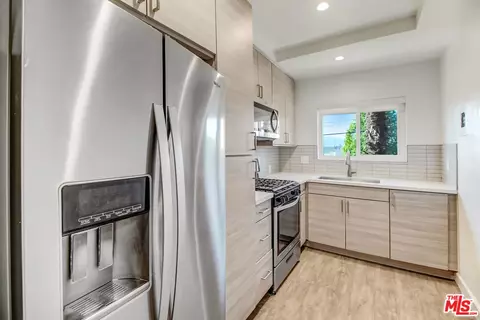 Kitchen - 700 S 6th St, Burbank, CA 91501 photo 4 of 4