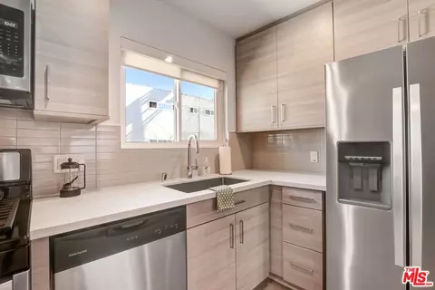 Kitchen - 700 S 6th St, Burbank, CA 91501 photo 3 of 4