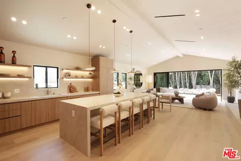 2739 Midvale Ave, Los Angeles, CA 90064