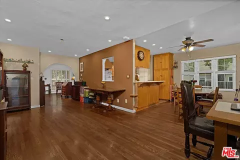 Entry Way - 2080 E Washington Blvd, Pasadena, CA 91104 photo 2 of 3
