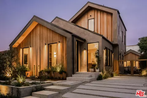 534 N Bronson Ave, Los Angeles, CA 90004