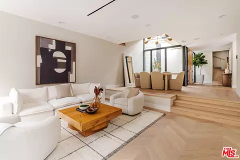 Living - 3977 Oeste Ave, Studio City, CA 91604 photo 3 of 3