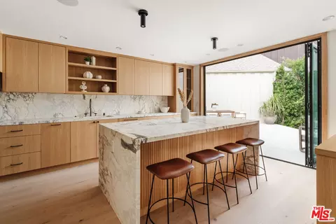 Kitchen - 3977 Oeste Ave, Studio City, CA 91604 photo 3 of 4