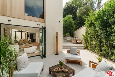 Exterior - 3977 Oeste Ave, Studio City, CA 91604 photo 4 of 5