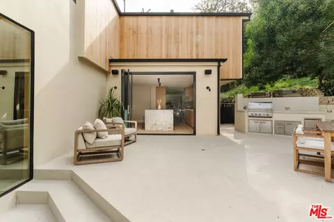 Exterior - 3977 Oeste Ave, Studio City, CA 91604 photo 3 of 5