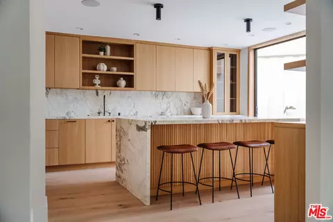 Kitchen - 3977 Oeste Ave, Studio City, CA 91604 photo 2 of 4