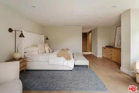 Bedroom - 3977 Oeste Ave, Studio City, CA 91604 photo 4 of 4