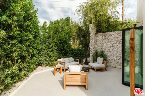 Exterior - 3977 Oeste Ave, Studio City, CA 91604 photo 2 of 5