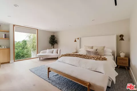 Bedroom - 3977 Oeste Ave, Studio City, CA 91604 photo 3 of 4