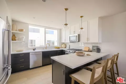 11222 W Victory Blvd #2, North Hollywood, CA 91606
