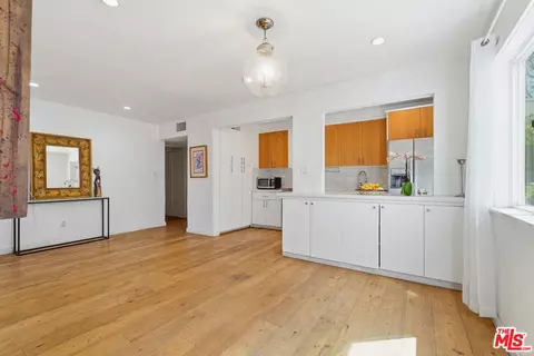 625 N Flores St #104, West Hollywood, CA 90048