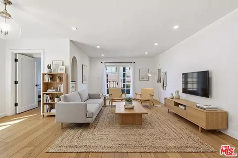 625 N Flores St #104, West Hollywood, CA 90048