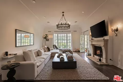 3145 La Suvida Dr, Los Angeles, CA 90068