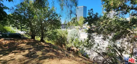 3643 Fredonia Dr, Los Angeles, CA 91307