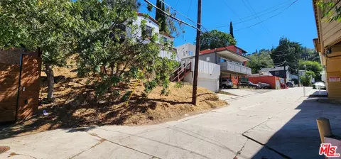 3643 Fredonia Dr, Los Angeles, CA 91307