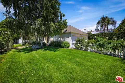 11357 Aqua Vista St, Studio City, CA 91602