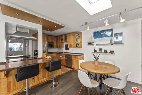 970 Palm Ave #209, West Hollywood, CA 90069