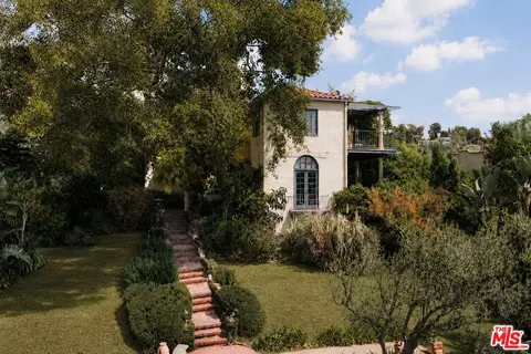 6470 Ivarene Ave, Los Angeles, CA 90068