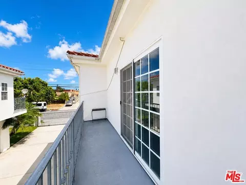 Exterior - 418 E Hardy St #2, Inglewood, CA 90301 photo 4 of 5