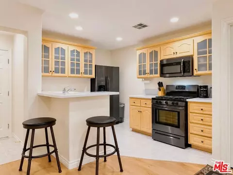 Kitchen - 418 E Hardy St #2, Inglewood, CA 90301 photo 1 of 2