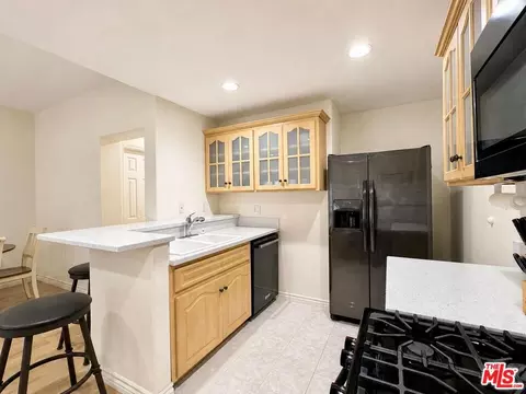 Kitchen - 418 E Hardy St #2, Inglewood, CA 90301 photo 2 of 2