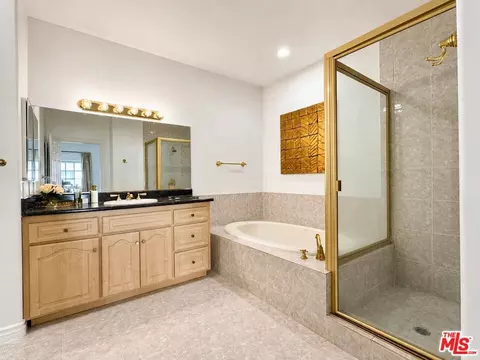 Bath - 418 E Hardy St #2, Inglewood, CA 90301 photo 3 of 3