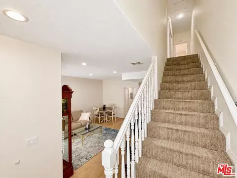 Entry Way - 418 E Hardy St #2, Inglewood, CA 90301 photo 1 of 2