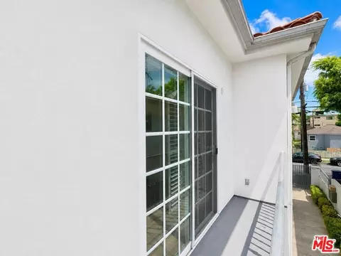 Exterior - 418 E Hardy St #2, Inglewood, CA 90301 photo 5 of 5