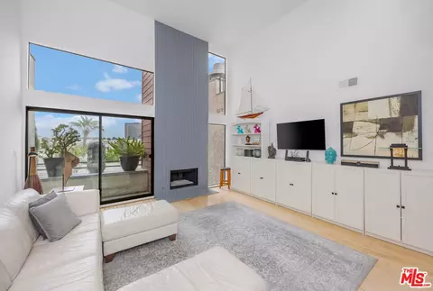11982 Kiowa Ave #307, Los Angeles, CA 90049