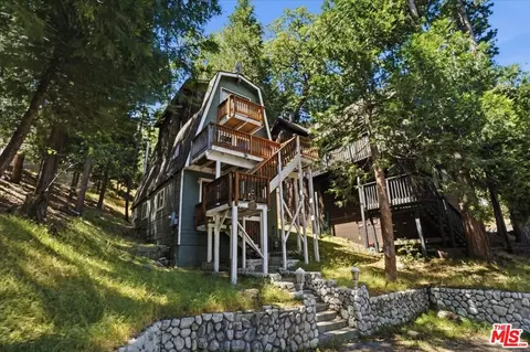 27071 Overlook Ln, Lake Arrowhead, CA 92352