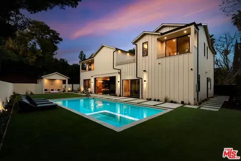18100 Karen Dr, Tarzana, CA 91356