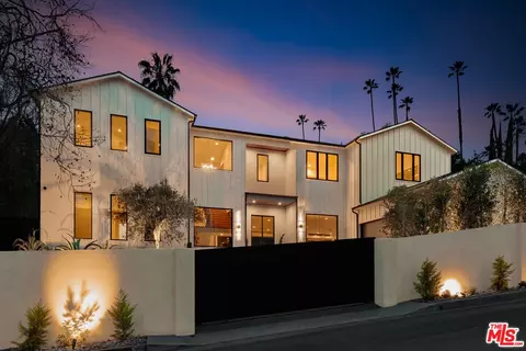 18100 Karen Dr, Tarzana, CA 91356